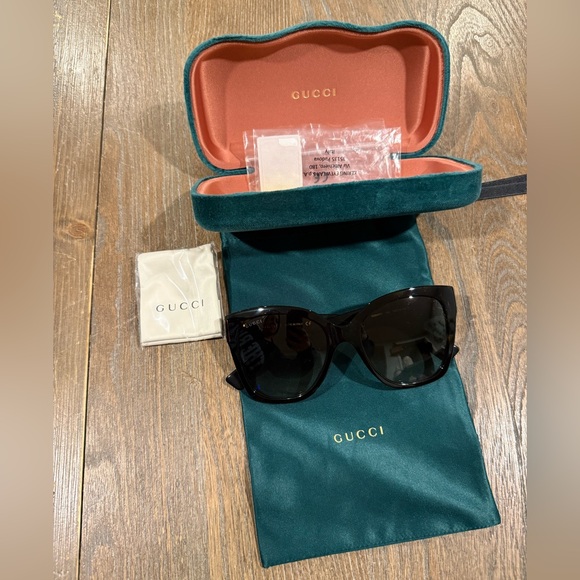 Gucci Brown Tortoise Sunglasses - Picture 3 of 4
